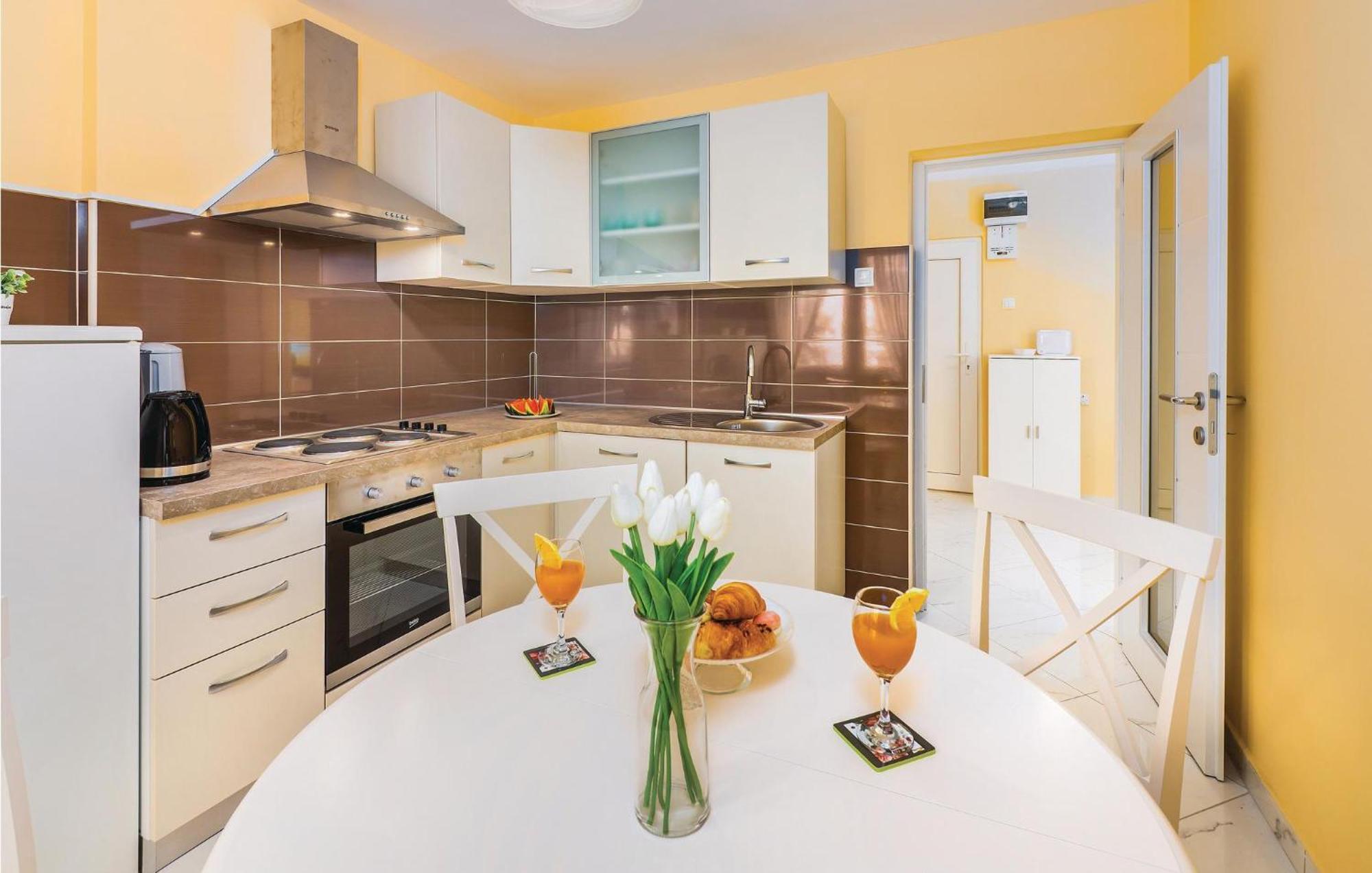 1 Bedroom Gorgeous Apartment In Опатия Экстерьер фото