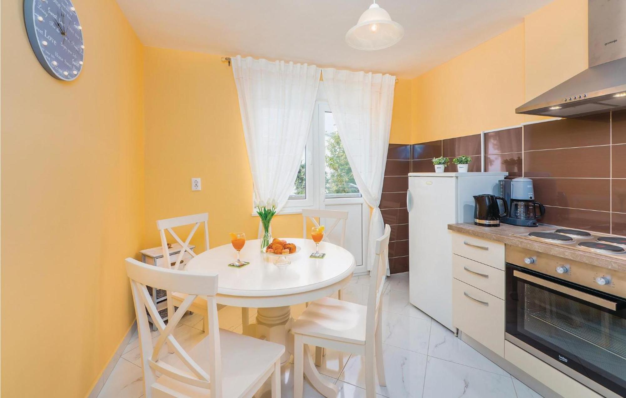1 Bedroom Gorgeous Apartment In Опатия Экстерьер фото